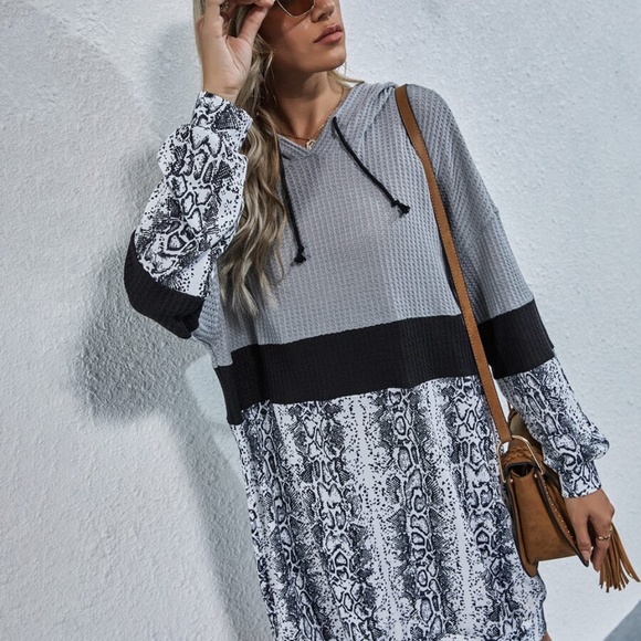 Snake skin print waffle long sleeve hooded dress - Picture 5 of 5